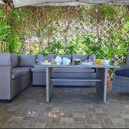 Ibiscus In Paradisi Near The Prázdninový dům *